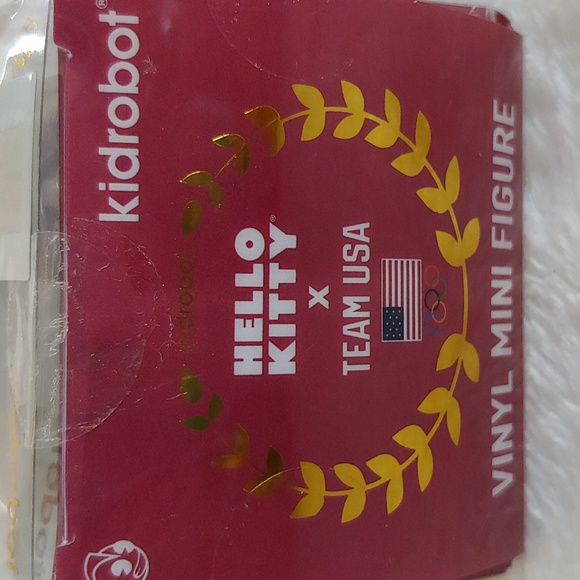 🇺🇸Olympic Hello Kitty USA Baseball Collectible kidrobot figurine - Picture 4 of 6